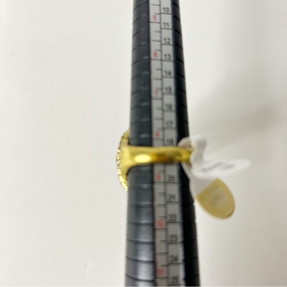 Elegant Green and Gold Statement Ring - Picture 6 of 6